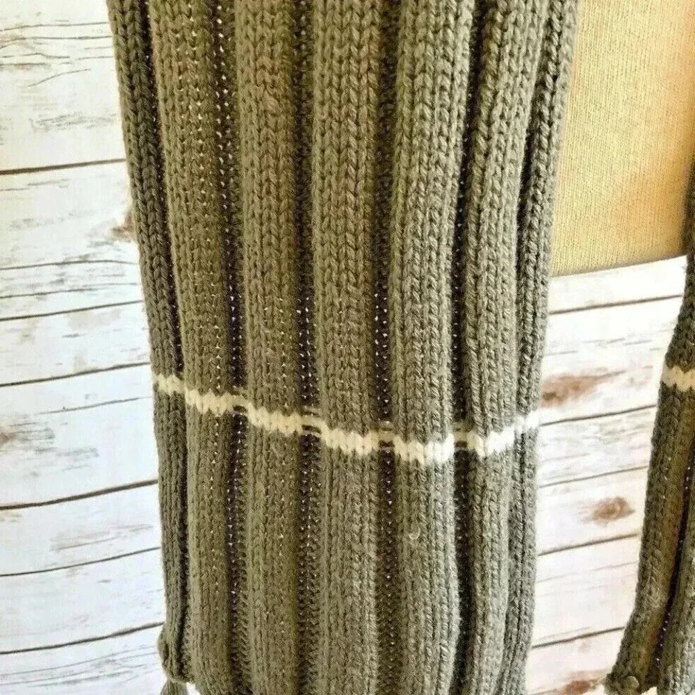 Women Gray and White Knitted Ribbed Scarf